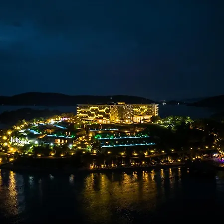 리조트 La Blanche Island Bodrum